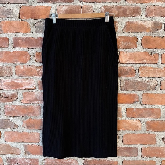 Uniqlo | Midi Pencil Skirt With Pockets - Picture 2 of 5